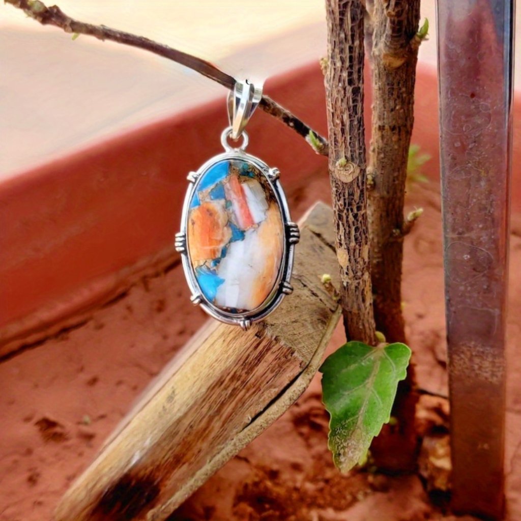 Vintage Elegance: A Green Turquoise Lady's Fashion Pendant